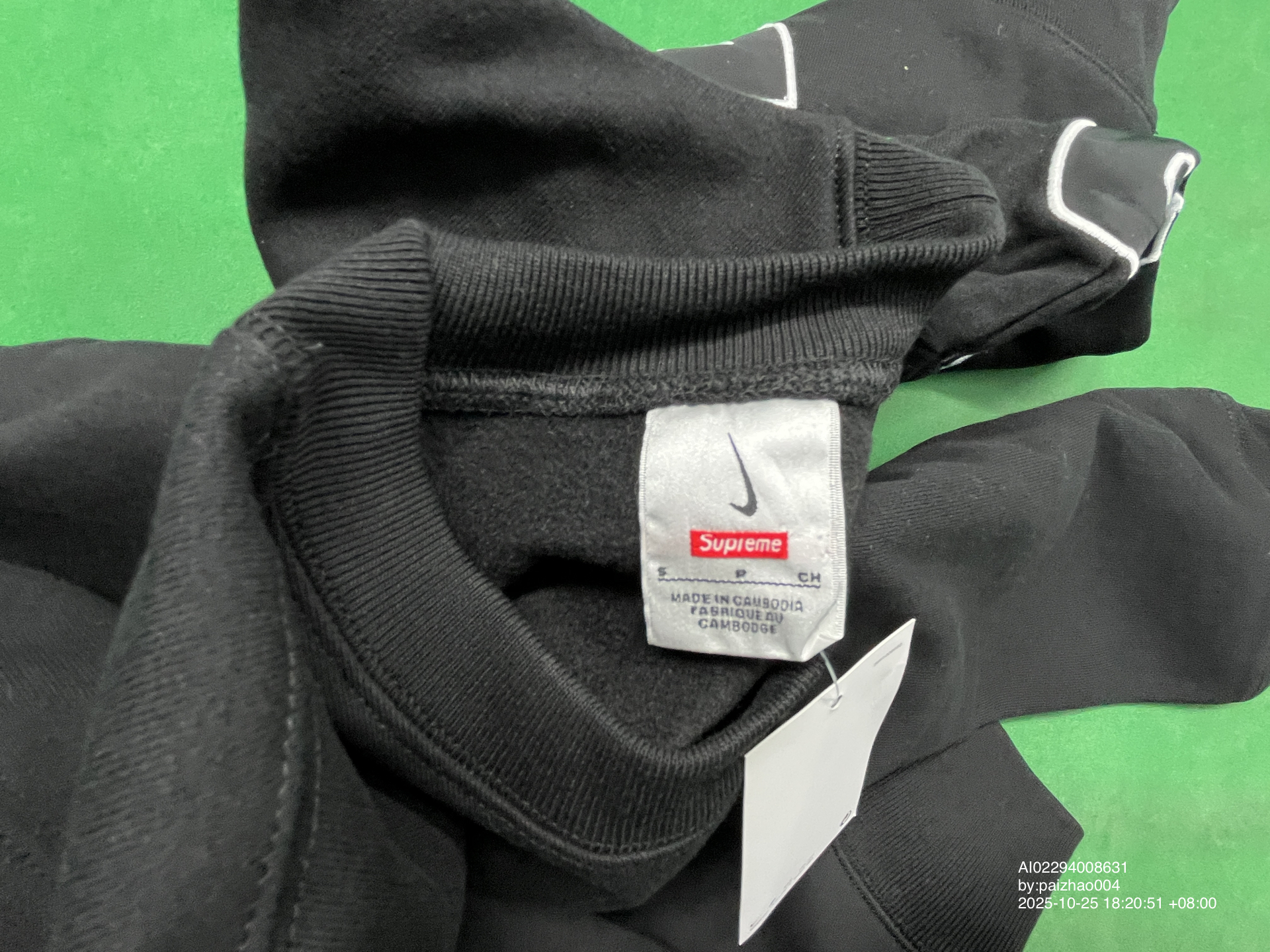 QC Photo - Supreme Nike Arc Crewneck Black