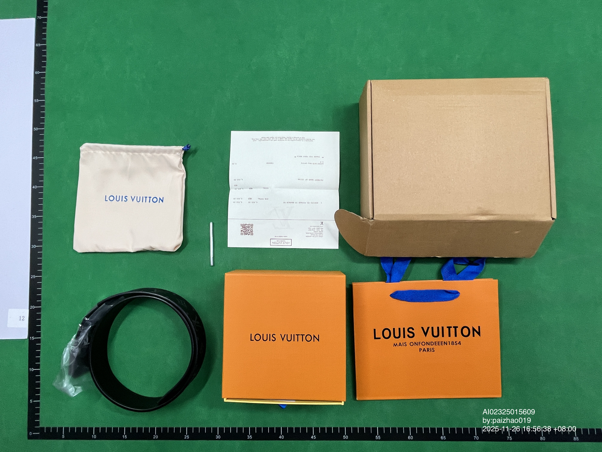 QC Photo - White Louis Vuitton Belt