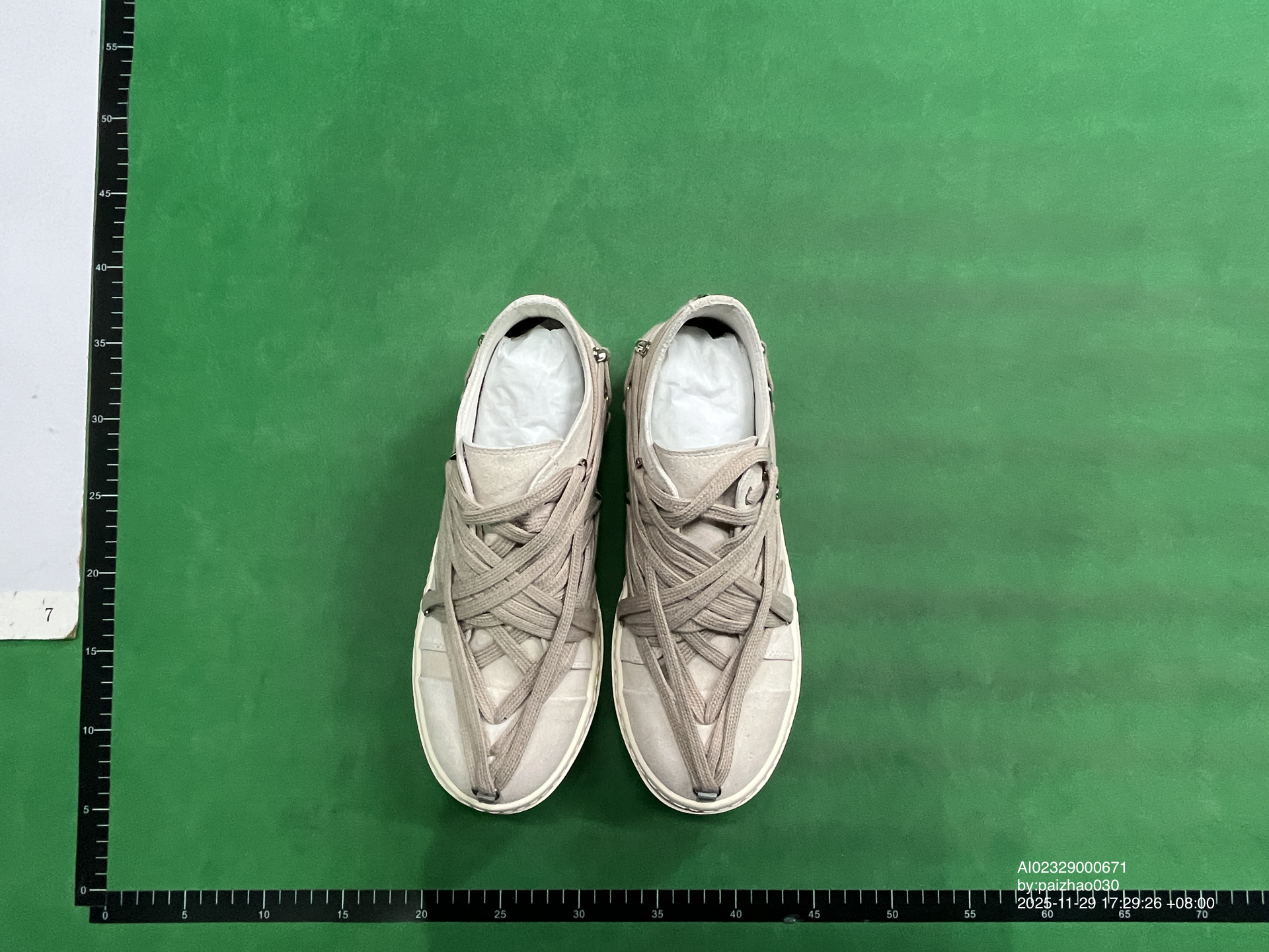 白色麂皮绑带
