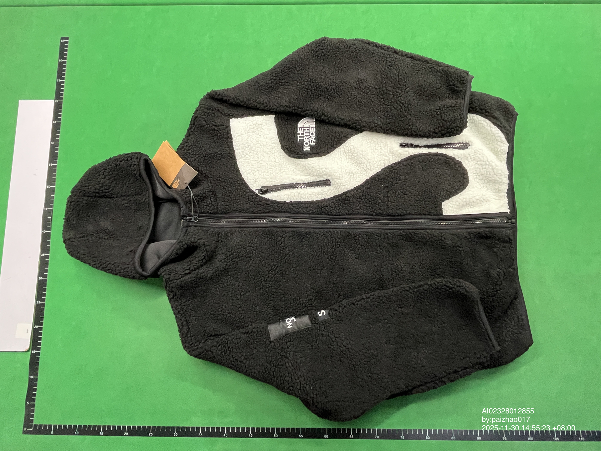 QC Photo - Supreme x The North Face S Logo Fleece Jacket