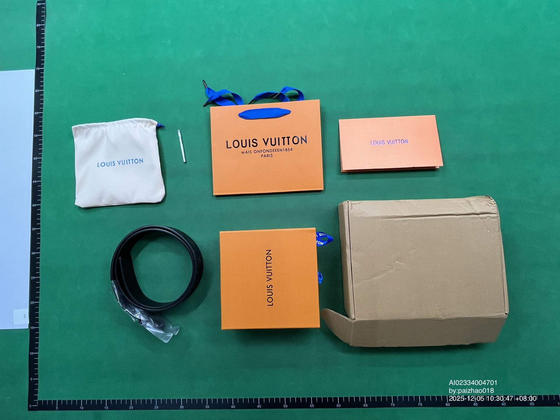 QC Photo - White Louis Vuitton Belt