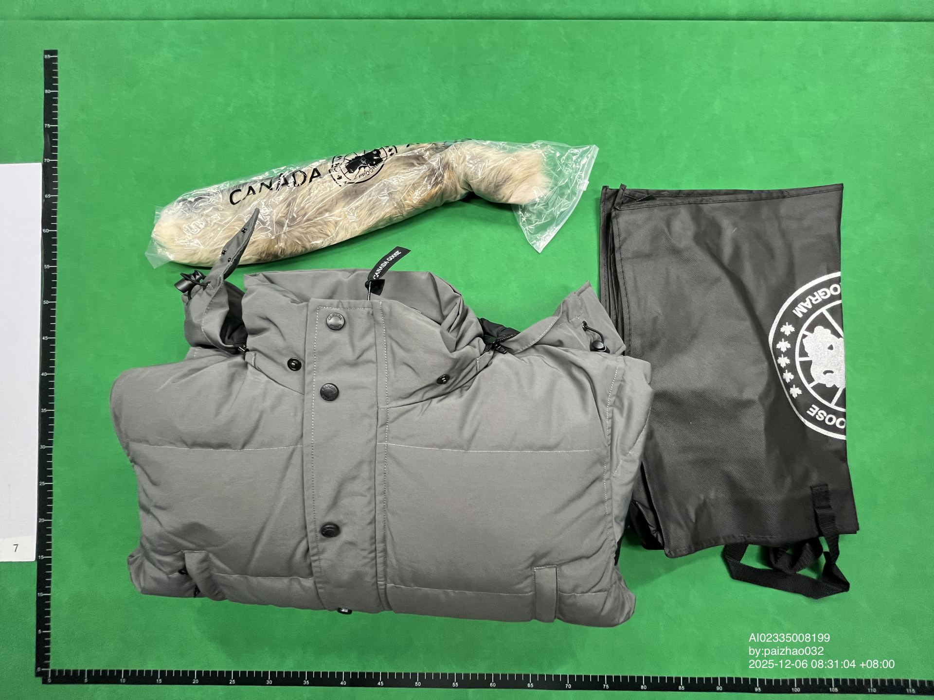 QC Photo - Canada Goose Wyndham Parka Jacket