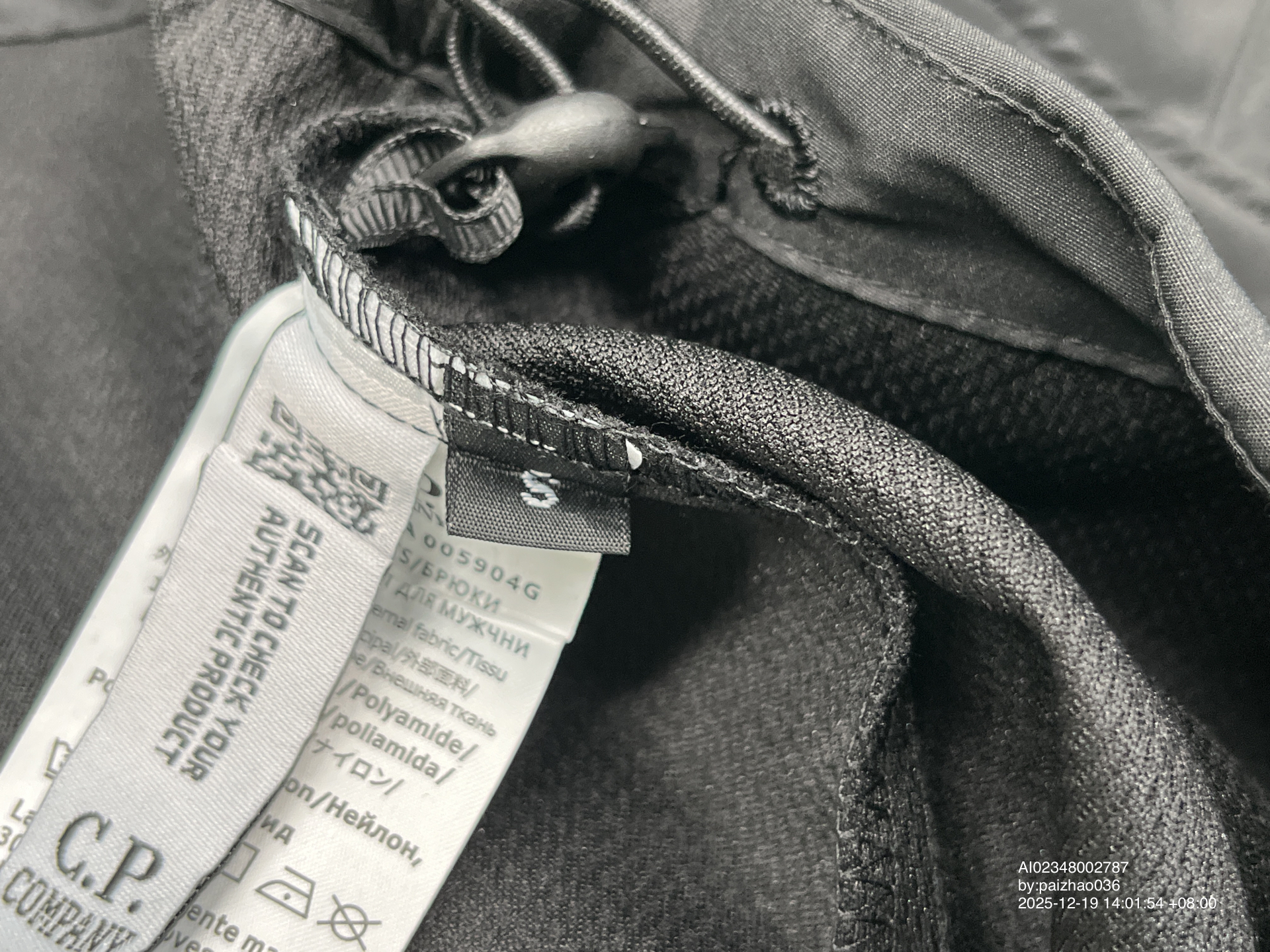 QC Photo - The lens down jacket is windproof