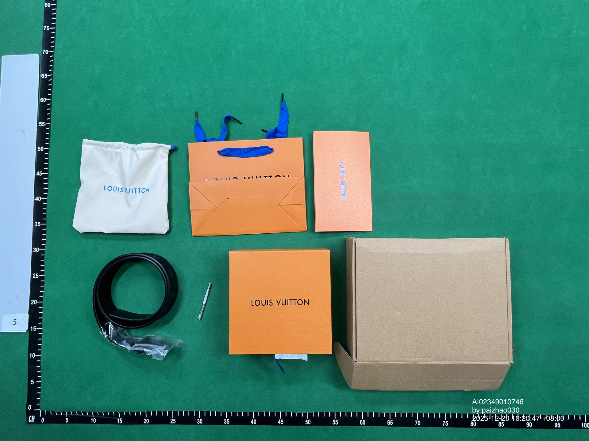 QC Photo - White Louis Vuitton Belt