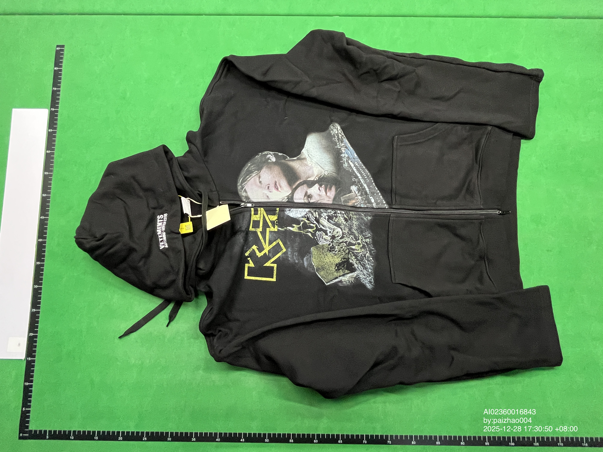 QC Photo - Vetements Split Titanic/Kiss Zip-Up Hoodie