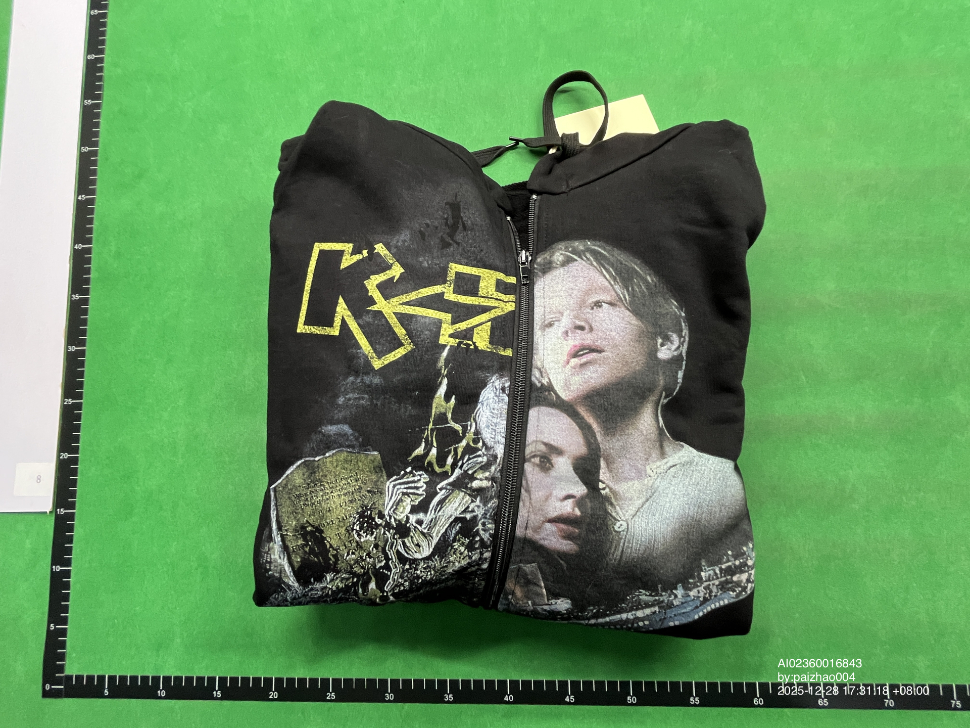 QC Photo - Vetements Split Titanic/Kiss Zip-Up Hoodie
