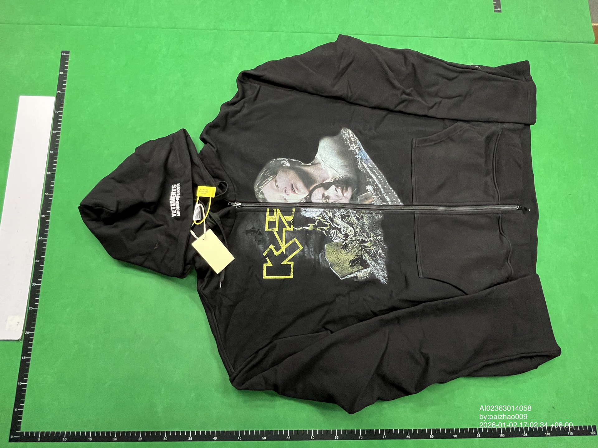 QC Photo - Vetements Split Titanic/Kiss Zip-Up Hoodie
