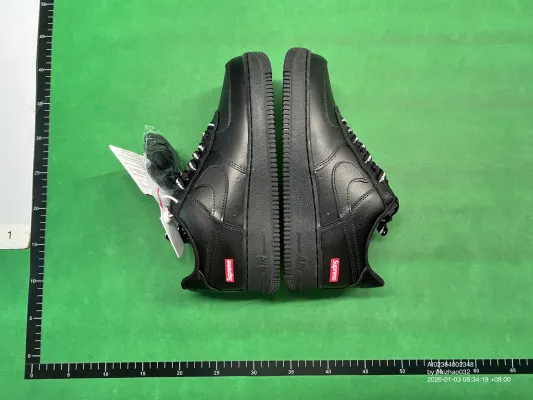 nike &supreme sneakers qc photo