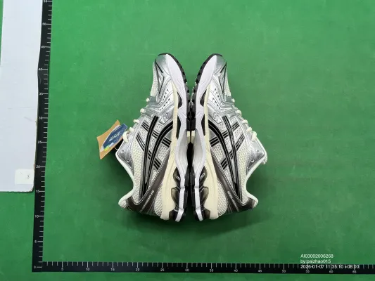 ASICS sneakers qc photo