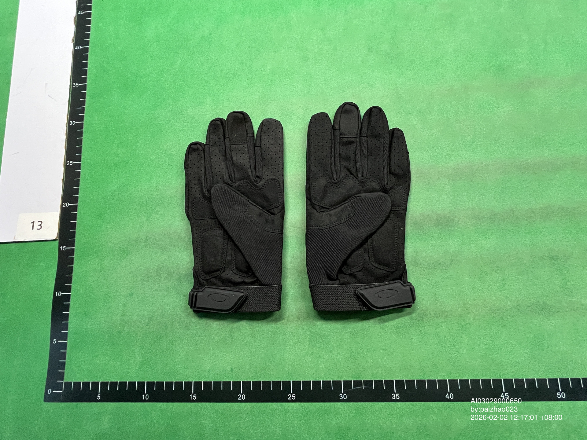 QC Photo - Oakley Padded Gloves