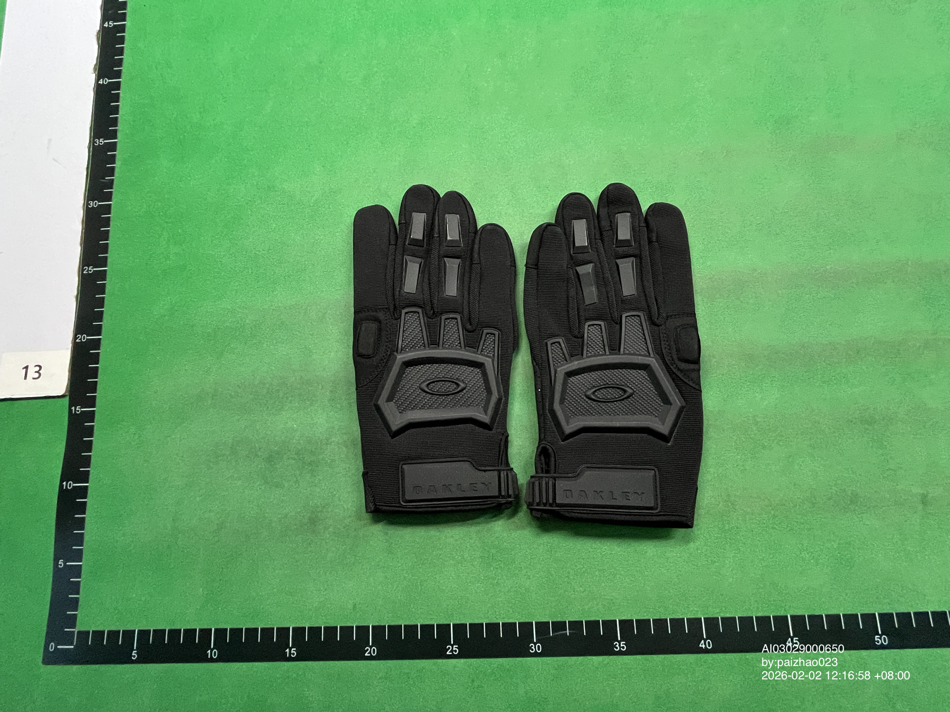 QC Photo - Oakley Padded Gloves